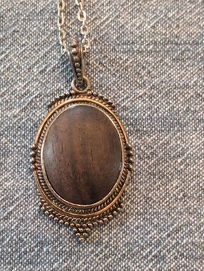 Antique-Style Wood Oval Pendant Necklace - Women Jewelry